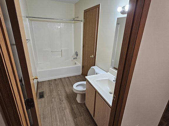 Full hall bathroom