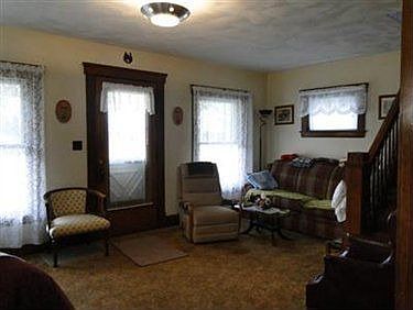 4th image of 128 Courtland St