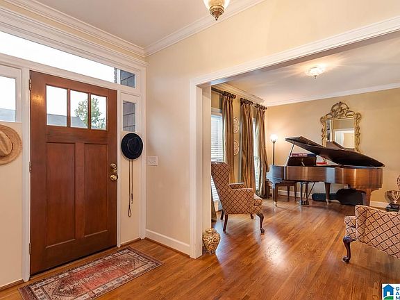 3rd image of 3862 Carisbrooke Dr