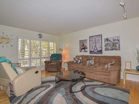 5th image of 1017 E Village Circle Dr N