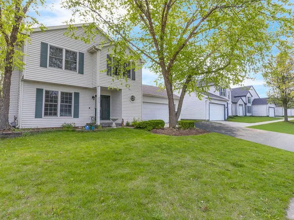 677 Anderson Dr, Lake In The Hills, IL 60156