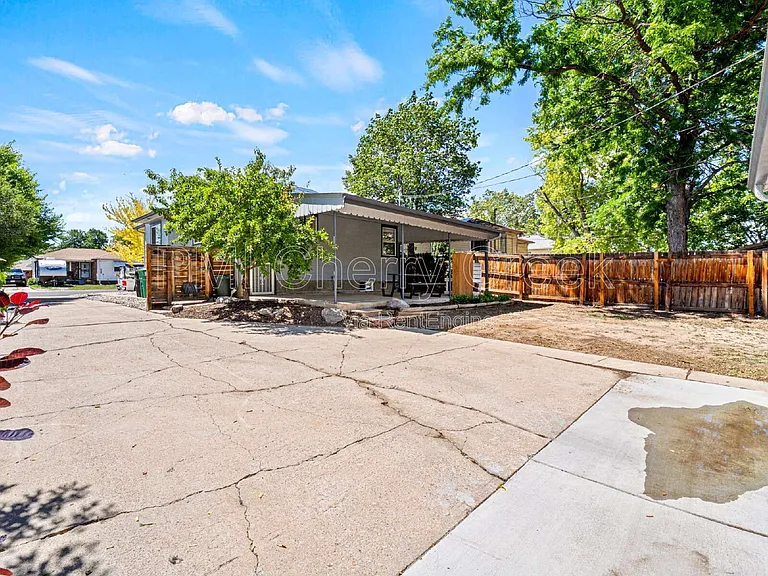 550 Winona Ct — Photo 25
