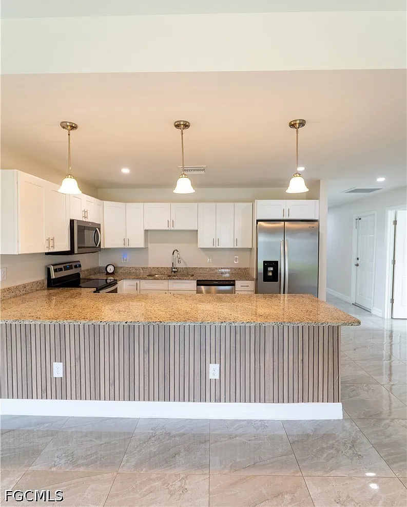 3 bed, 2.0 bath, 1193 sqft, $1,650 — Photo 2