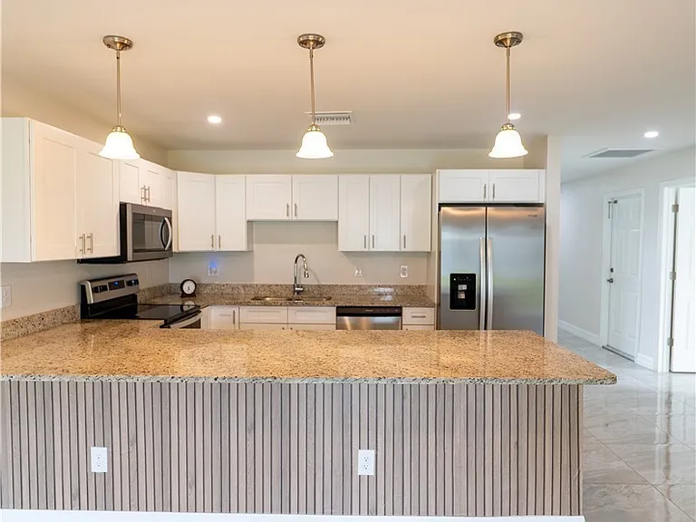941 Jaguar Blvd — Photo 2