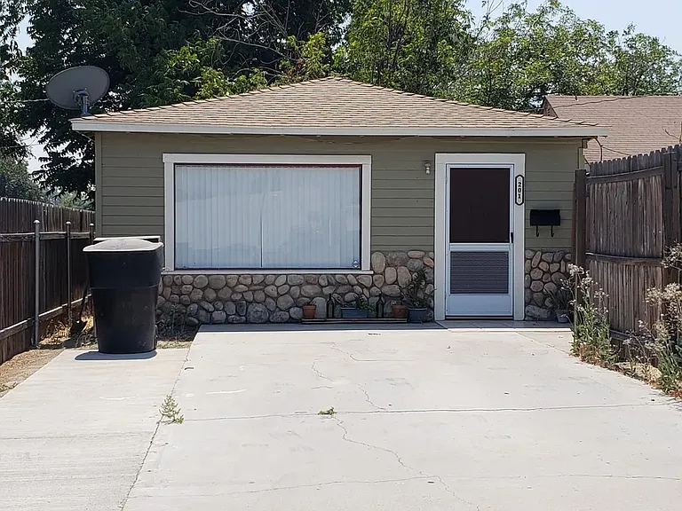 201 E Grangeville Blvd — Photo 1