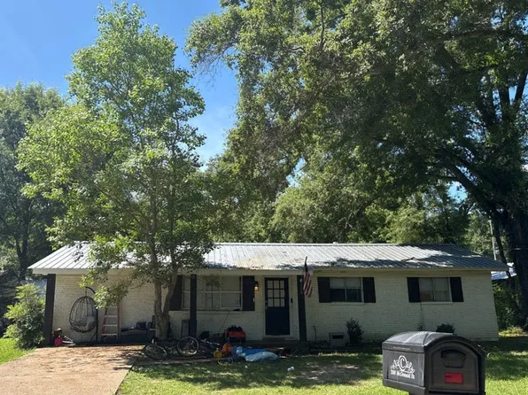 200 McDonald St, Pelahatchie, MS 39145