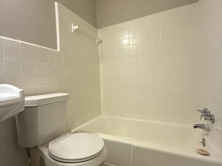 850 King Rd — Photo 10