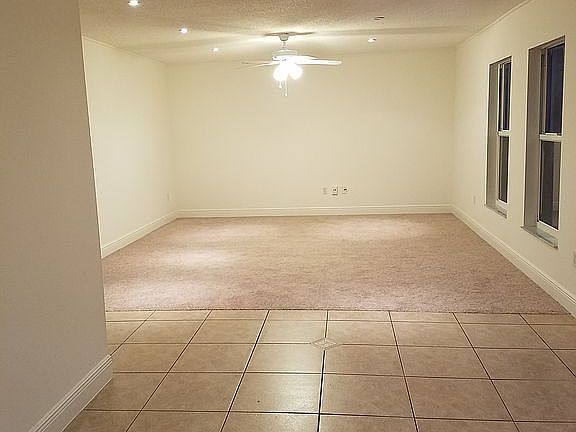 Breakfast Nook & Family Room