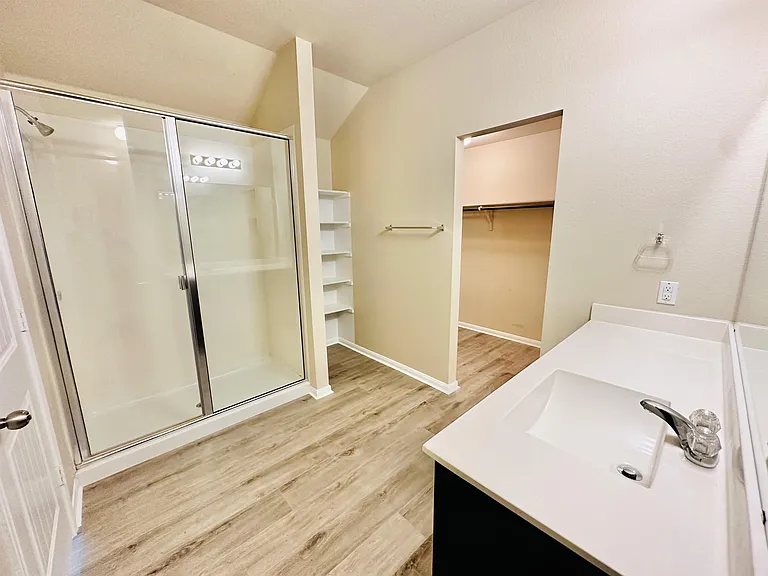 704 Silver Wing Dr — Photo 12