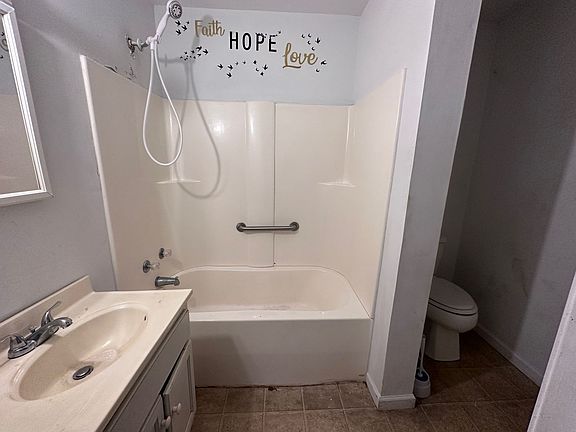 4th image of 2334 Dewey St #2334
