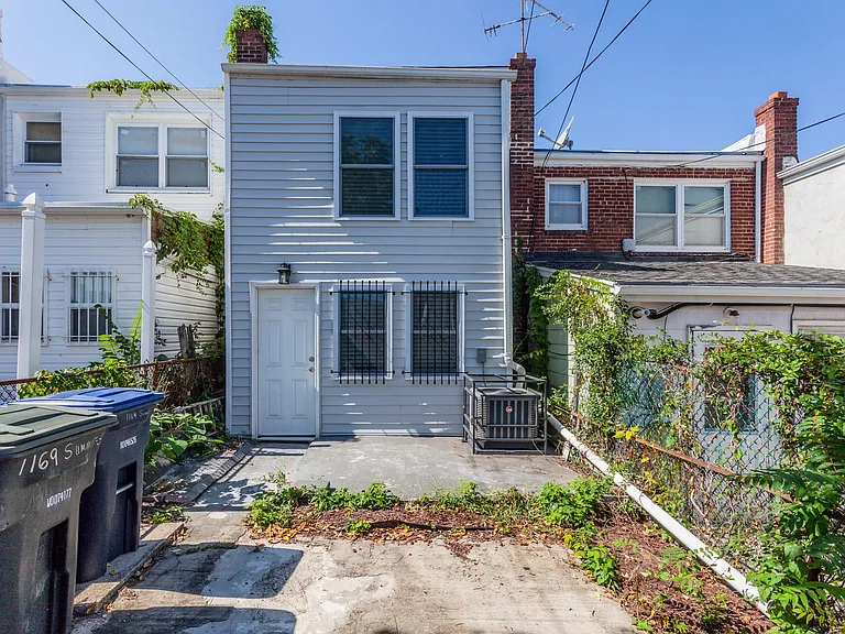 1169 Summit St NE — Photo 58
