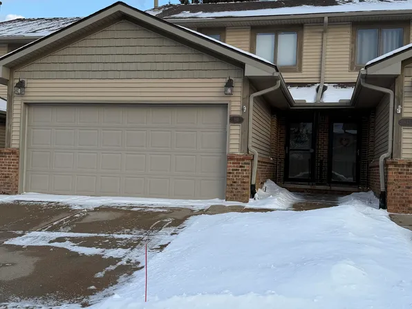 911 Moore Dr, Chelsea, MI 48118