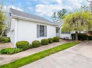 689 Grand View Ln, Aurora, OH 44202