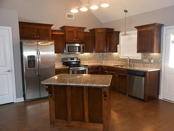 3rd image of 116 Kiowa Ct