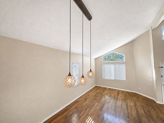 3rd image of 28561 Foxboro Ln