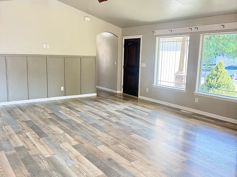 1408 Lauren Ln — Photo 10