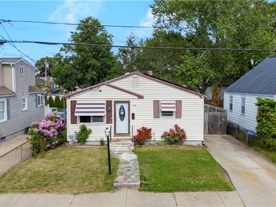 60 Pine Grove St, Pawtucket, RI, 02861