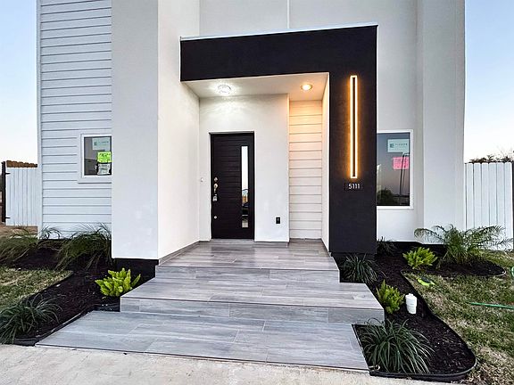 2nd image of 5111 Galicia Ln