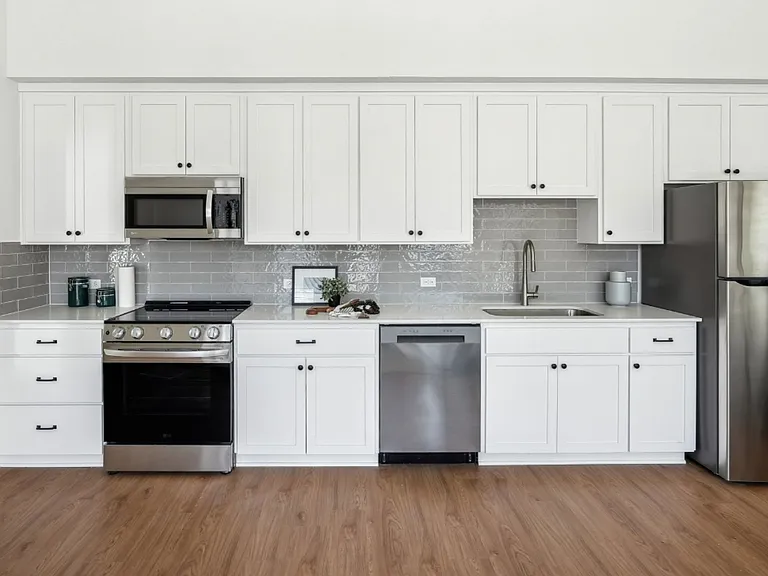 Lincoln Street Apartments — Photo 16