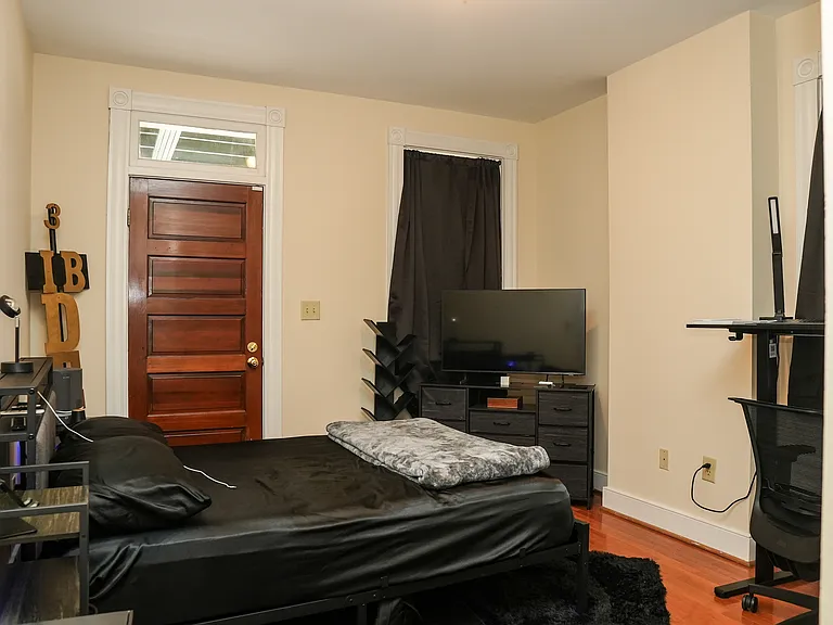 613 Price St #B — Photo 15