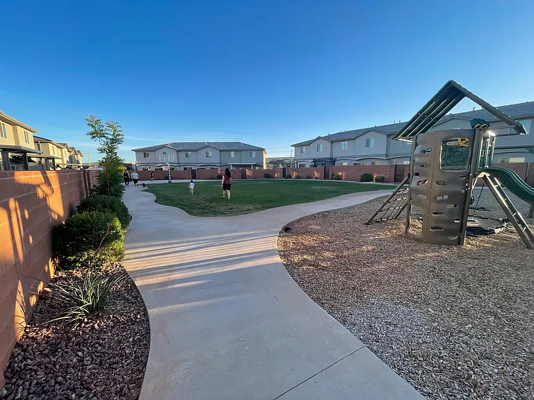 662 S Malorie Way — Photo 46