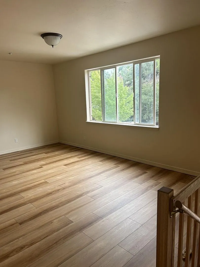 Charming 3-Bedroom, 2-Bath Townhouse Near Fort Lewis College — Photo 4