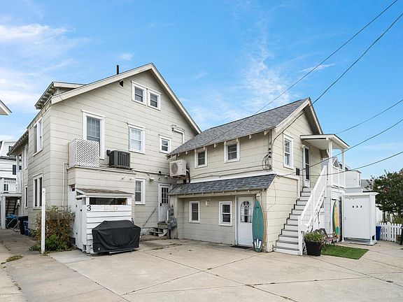 4th image of 3 Gardens Rd #3