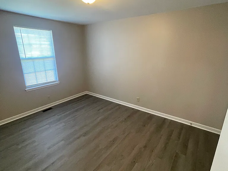 930 Van Buren Ave — Photo 12