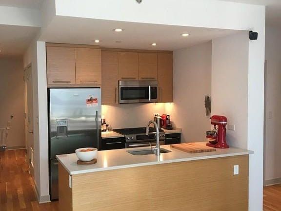 3rd image of 64 Bayard St APT 2E