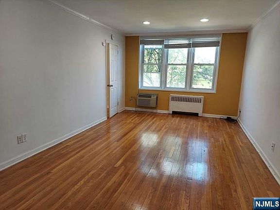 4th image of 2160 Center Ave APT 2K