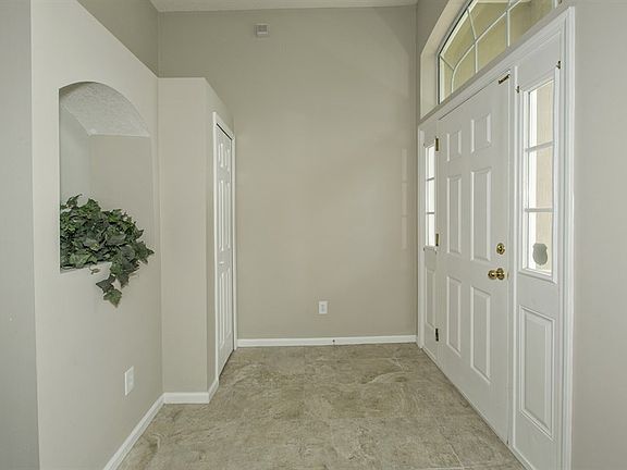 4th image of 1135 Hyacinth St