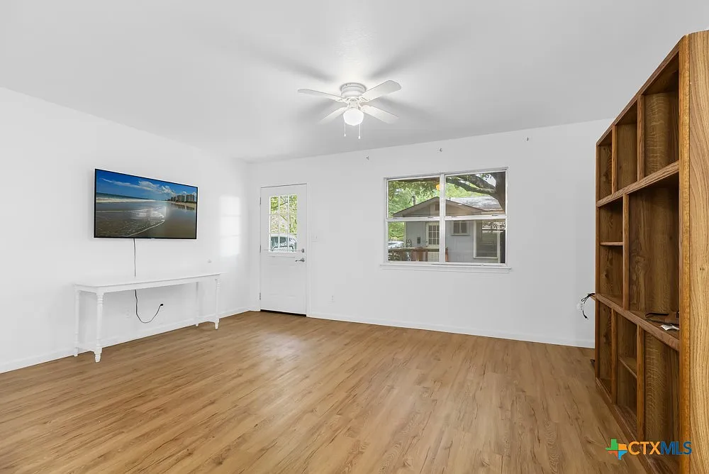 1 bed, 1.0 bath, 912 sqft, $950 — Photo 4