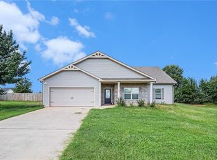 109 Garnet Ln, Griffin, GA 30224