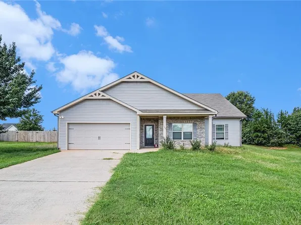 109 Garnet Ln, Griffin, GA 30224