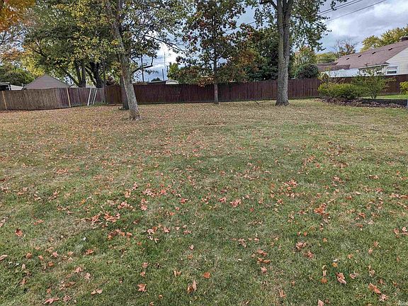 4th image of 205 Deerfield Rd