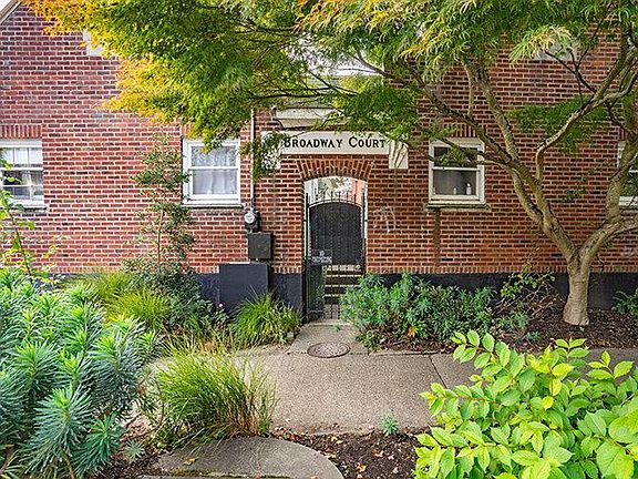 5th image of 425 10th Ave E #04355abf6