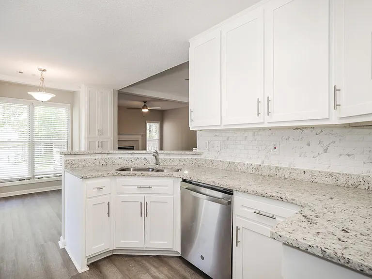 254 Hillandale Dr — Photo 9