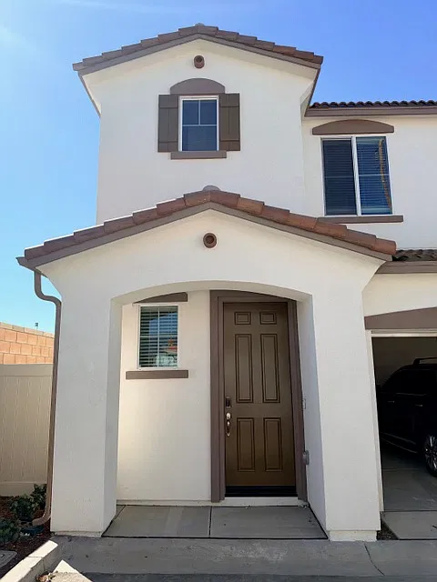 3 bed, 2.5 bath, 1460 sqft, $3,200 — Photo 3