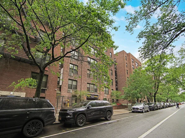 330 East 70th Street 4G image 6 of 6