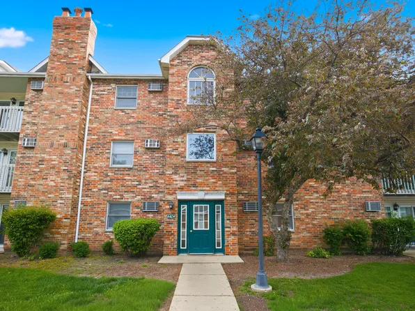 4404 W Shamrock Ln, McHenry, IL 60050