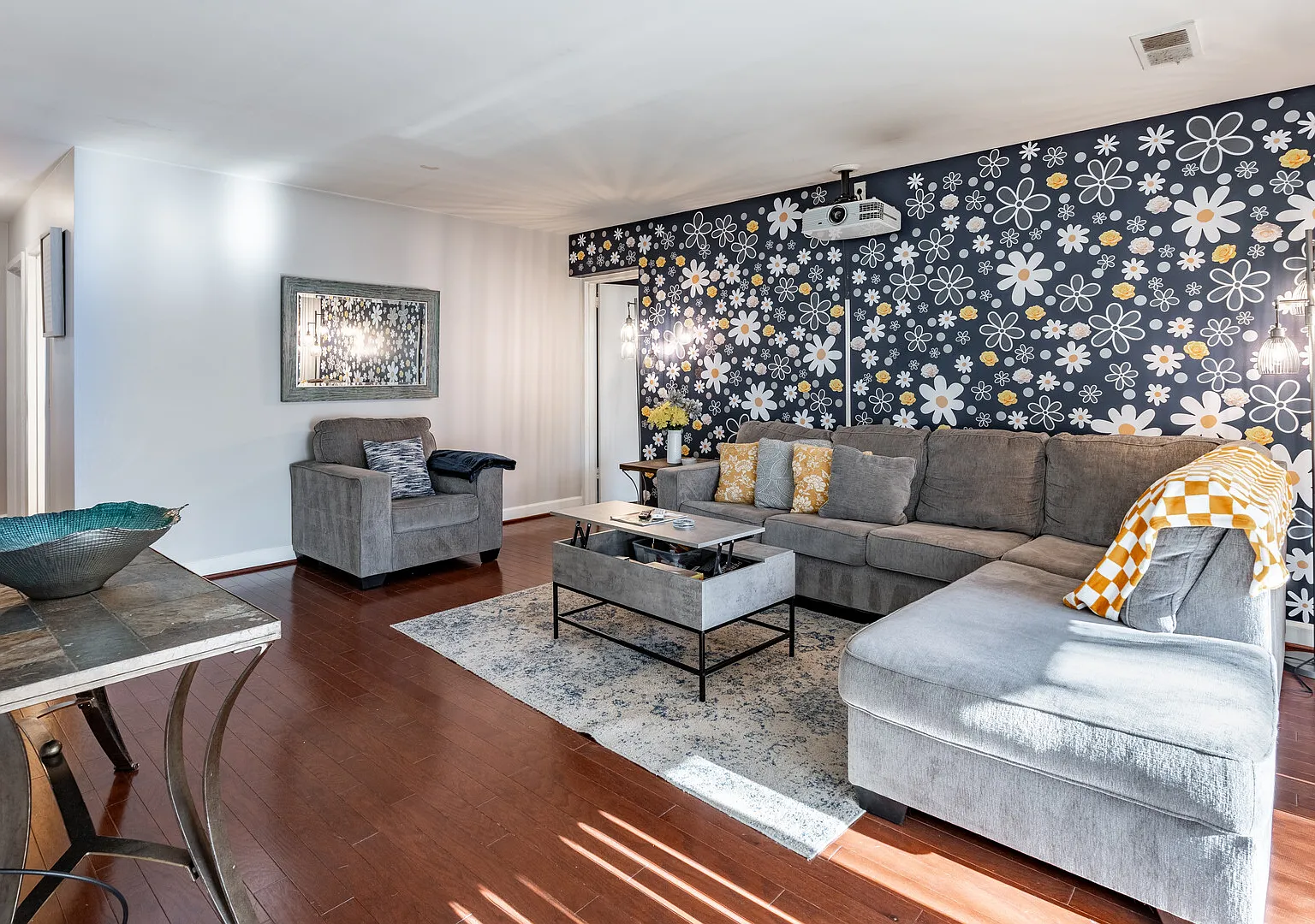 Quiet 3BR/2BA Condo near Reston Hospital & Town Center — Photo 3