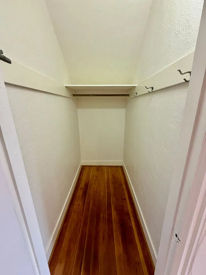 T0108 - Laurelview Apartments — Photo 4