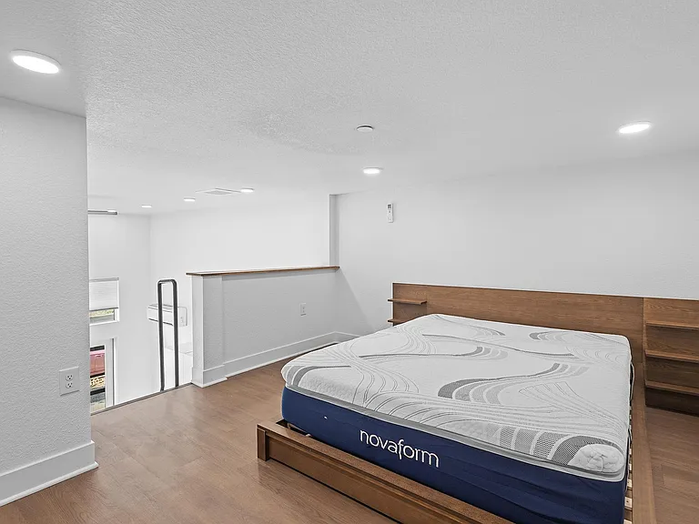 The Everett — Photo 34