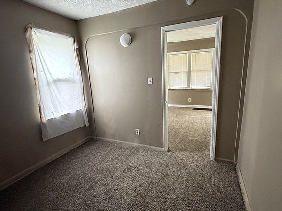 5th image of 806 Alvord Ave