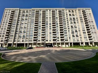 1 Bratenahl Pl UNIT 105, Bratenahl, OH 44108