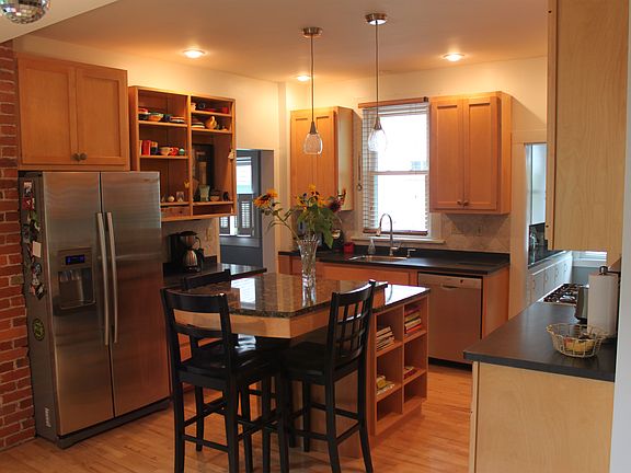 4th image of 407 E Michigan St