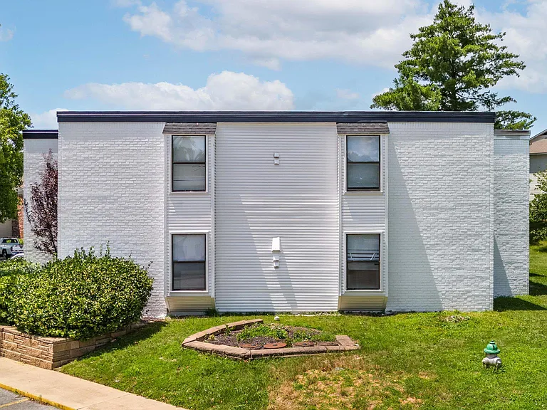 Black Oak Residences — Photo 15