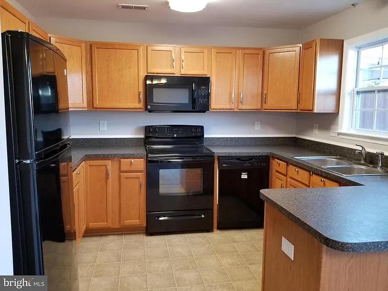 10 Sophie Ln — Photo 3