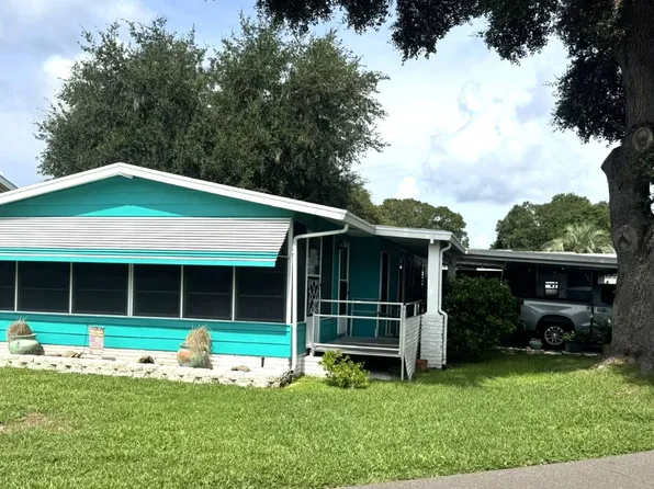 555 Oak Island Cir, Plant City, FL 33565