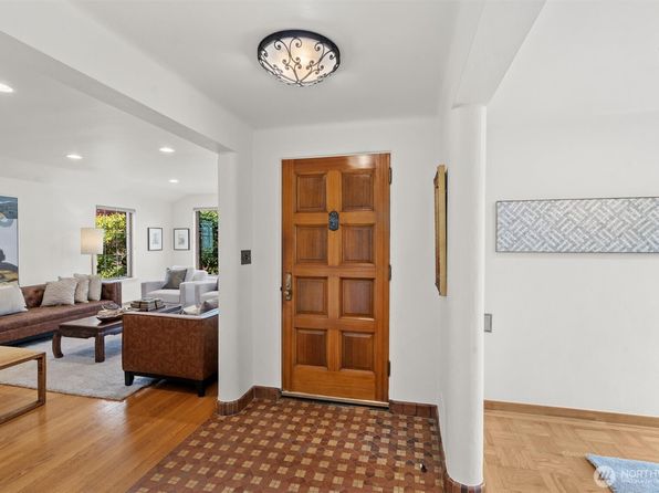 2501 W Crestmont Place W, Seattle, WA 98199